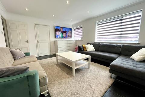 1 bedroom flat to rent - Globe Court, High Road, Broxbourne