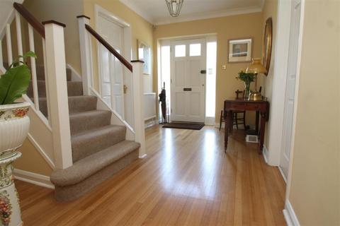 27 Daws Lea, High Wycombe, HP11 1QG