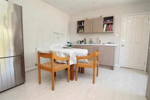 27 Daws Lea, High Wycombe, HP11 1QG
