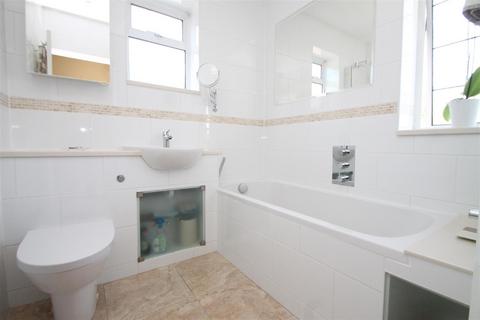 27 Daws Lea, High Wycombe, HP11 1QG