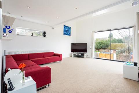 4 bedroom detached house to rent, Cheapside Road, Ascot