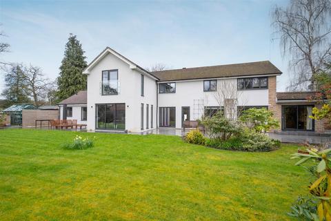 2 Oaklands Drive, Ascot, SL5 7NE