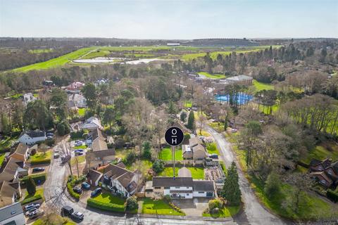 2 Oaklands Drive, Ascot, SL5 7NE