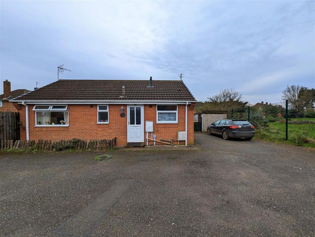 Eton Avenue, Newark 2 bed detached bungalow for sale £160,000