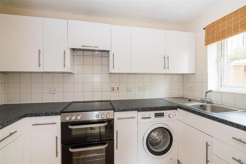 2 bedroom apartment for sale, St Georges Court, Eaton Avenue, High Wycombe HP12