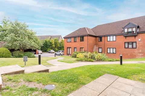 2 bedroom apartment for sale, St Georges Court, Eaton Avenue, High Wycombe HP12