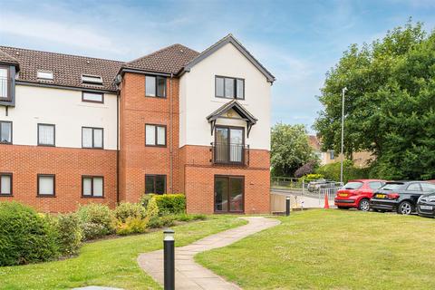 2 bedroom apartment for sale, St Georges Court, Eaton Avenue, High Wycombe HP12