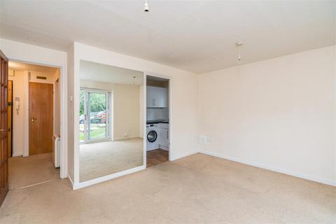 2 bedroom apartment for sale, St Georges Court, Eaton Avenue, High Wycombe HP12