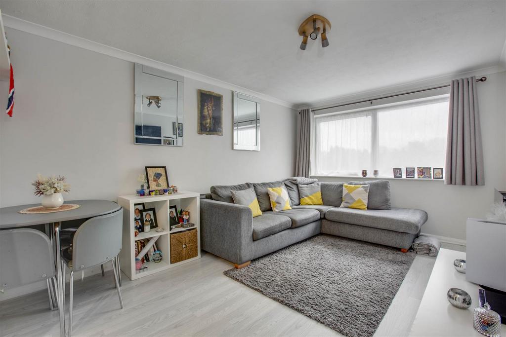 45 Windsor Drive, HP13 6 BJ (LOW RES)-8.jpg