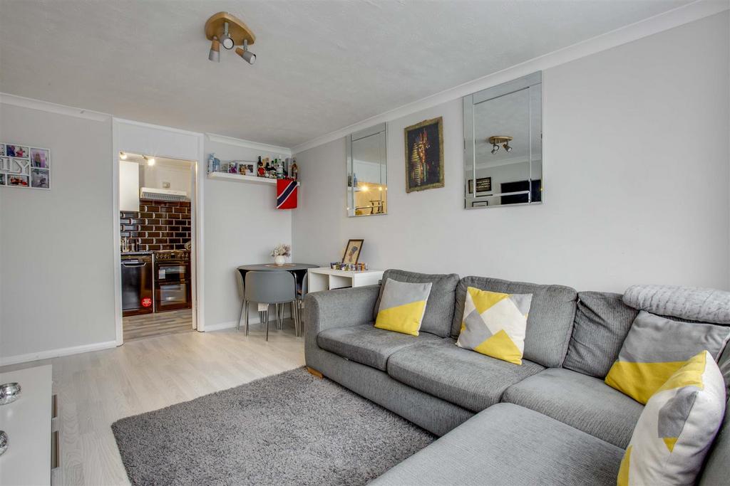 45 Windsor Drive, HP13 6 BJ (LOW RES)-7.jpg