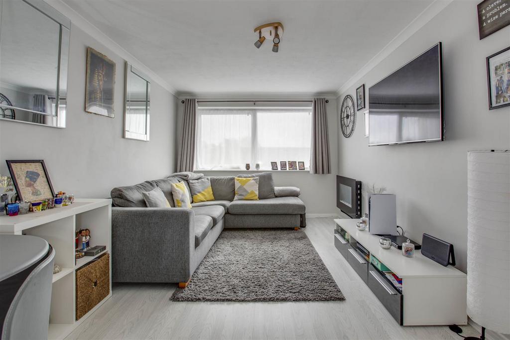 45 Windsor Drive, HP13 6 BJ (LOW RES)-6.jpg