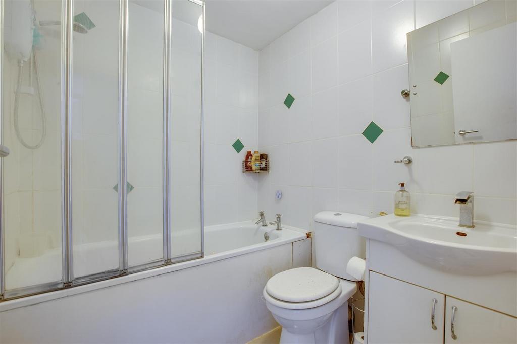 45 Windsor Drive, HP13 6 BJ (LOW RES)-3.jpg