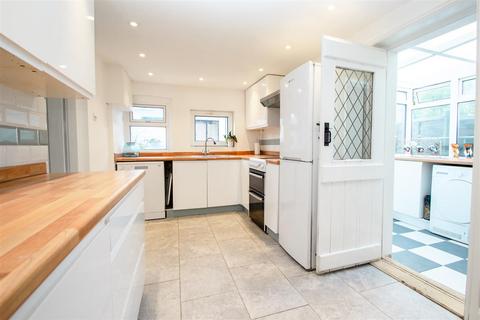 3 bedroom detached house for sale, Quainton Road, Waddesdon HP18