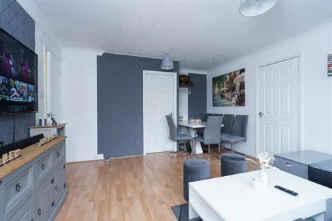 3 bedroom flat for sale, Malmers Well Road, High Wycombe HP13