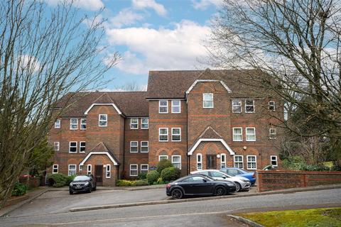 3 bedroom flat for sale, Malmers Well Road, High Wycombe HP13