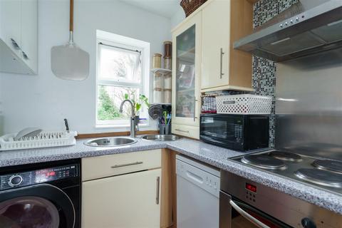 3 bedroom flat for sale, Malmers Well Road, High Wycombe HP13