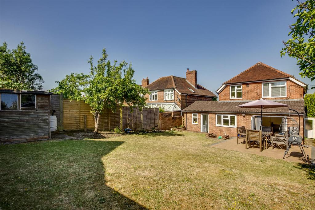 20 West Drive, HP13 6 JT-3.jpg