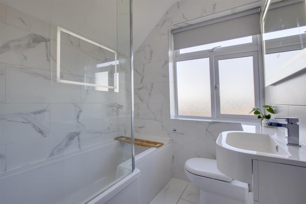 20 West Drive, HP13 6 JT-4.jpg