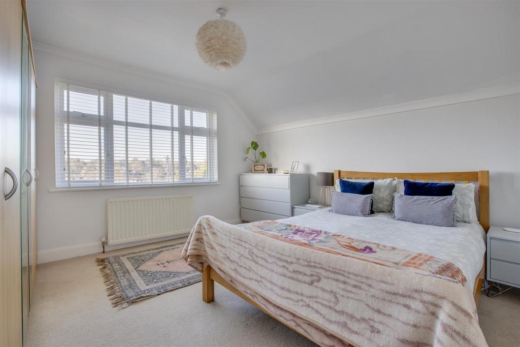 20 West Drive, HP13 6 JT-3.jpg