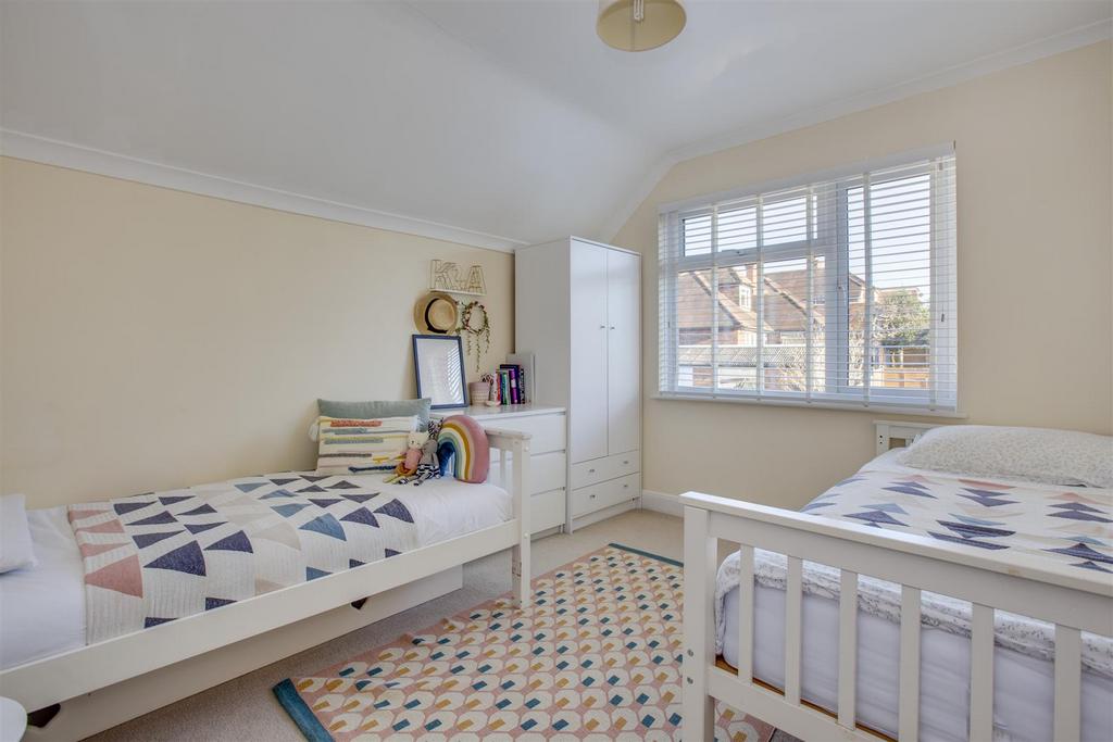 20 West Drive, HP13 6 JT-1.jpg