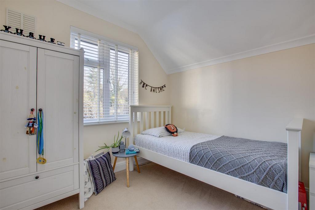 20 West Drive, HP13 6 JT-2.jpg