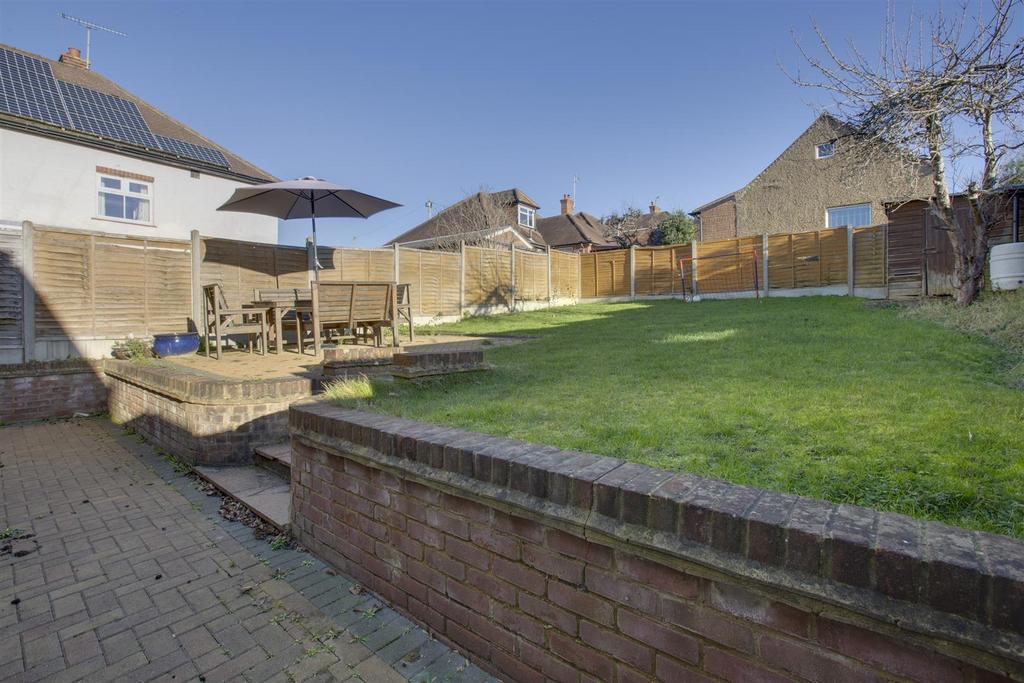 20 West Drive, HP13 6 JT-12.jpg