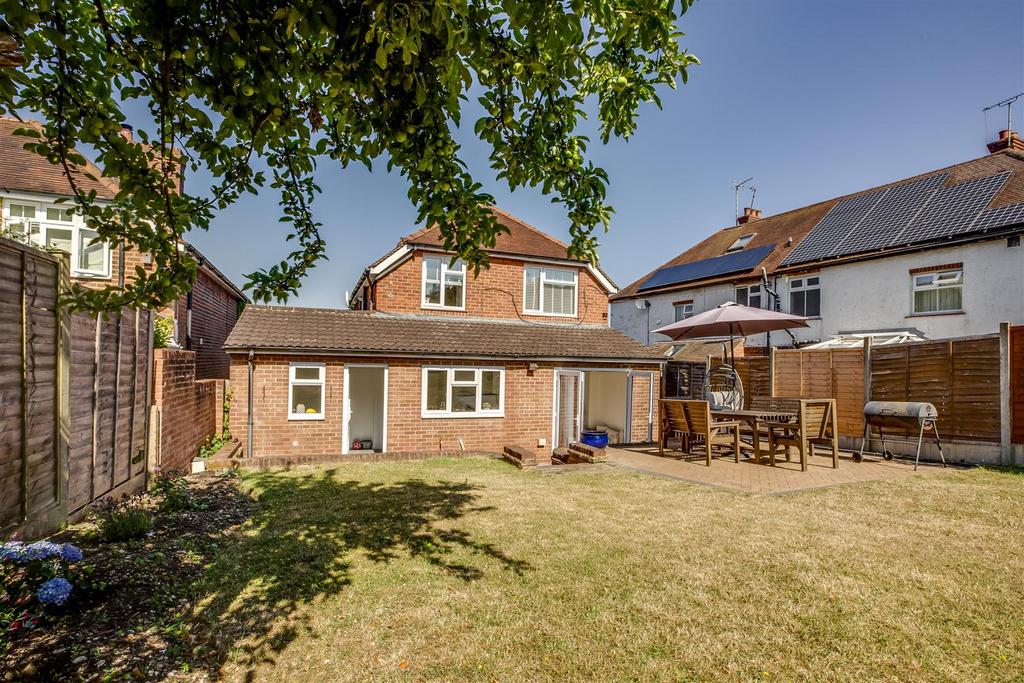 20 West Drive, HP13 6 JT-5.jpg
