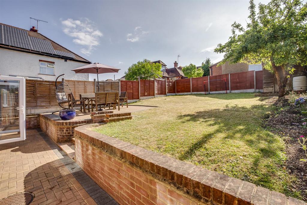20 West Drive, HP13 6 JT-1.jpg