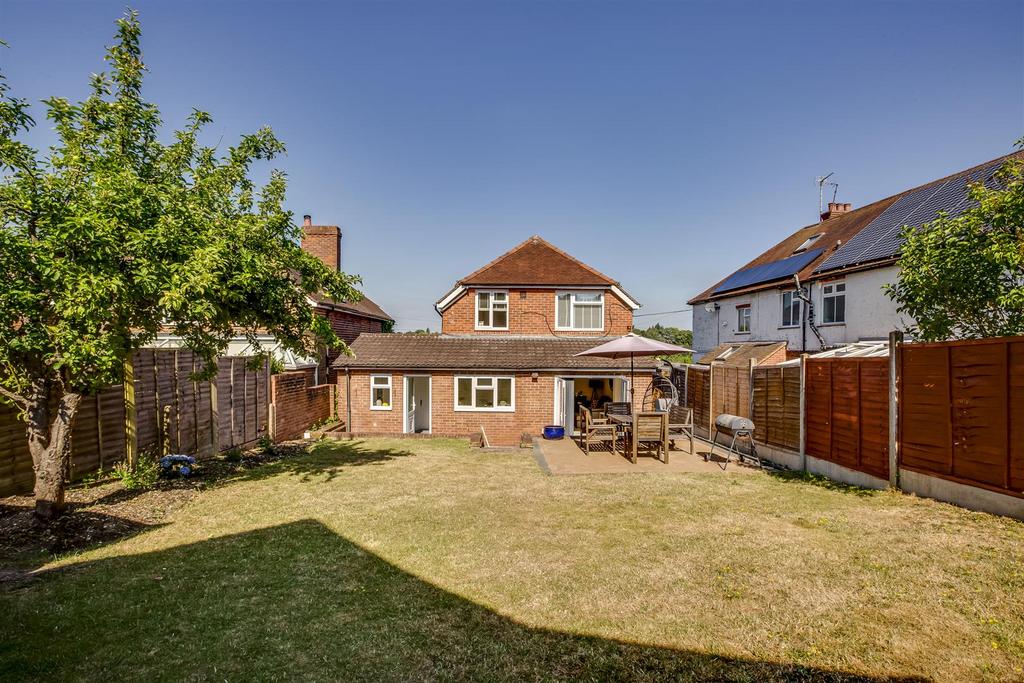 20 West Drive, HP13 6 JT-4.jpg