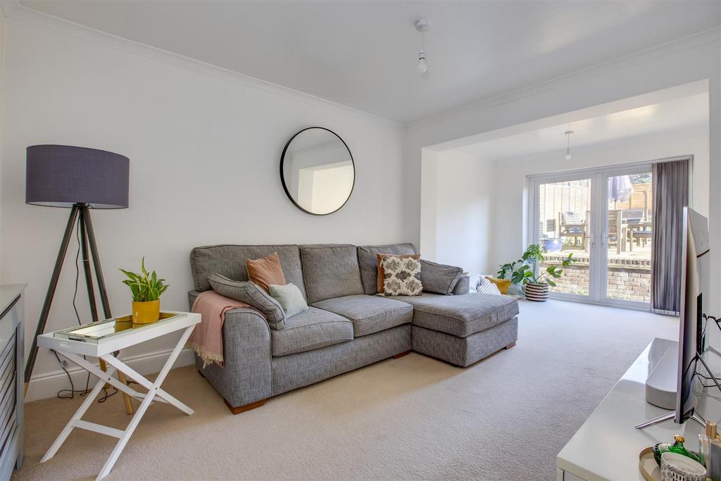 20 West Drive, HP13 6 JT-7.jpg