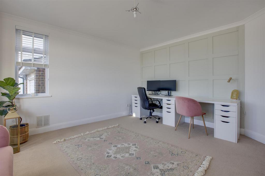 20 West Drive, HP13 6 JT-5.jpg
