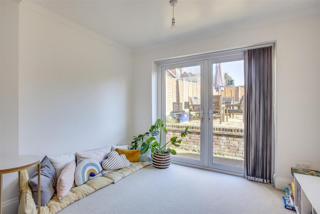20 West Drive, HP13 6 JT-8.jpg