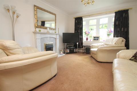 8 Lowdon Close, High Wycombe, HP11 1DN