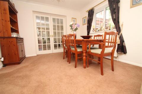 8 Lowdon Close, High Wycombe, HP11 1DN