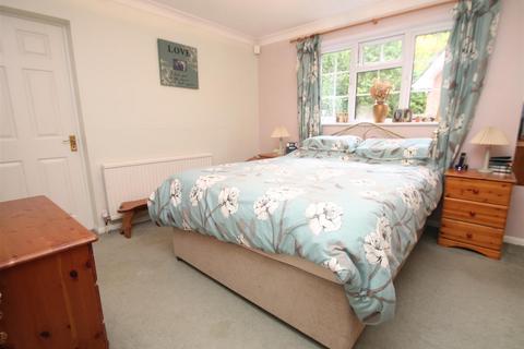 8 Lowdon Close, High Wycombe, HP11 1DN