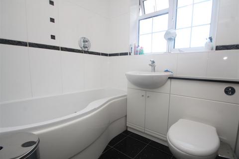 8 Lowdon Close, High Wycombe, HP11 1DN