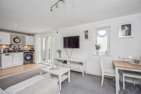 2 bedroom apartment for sale, Tadros Court, High Wycombe HP13