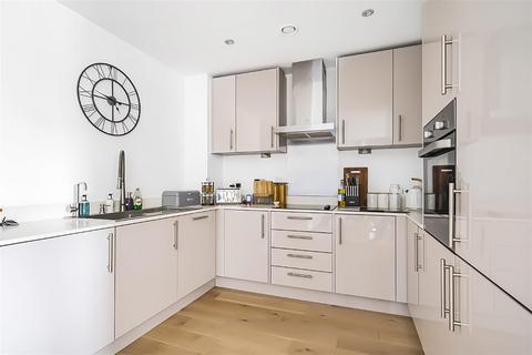 1 bedroom penthouse for sale, Rosalind Drive, Maidstone