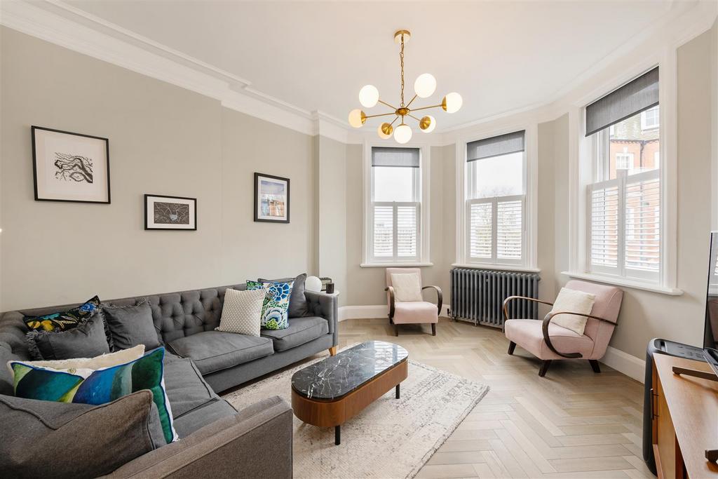 Flat 4, 28 Sloane Court East Hi 1.jpg