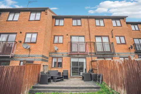 3 bedroom townhouse for sale, Garratts Way, High Wycombe HP13