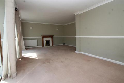 23 Daws Lea, High Wycombe, HP11 1QG
