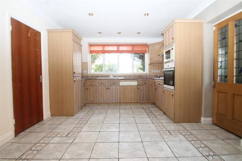 23 Daws Lea, High Wycombe, HP11 1QG