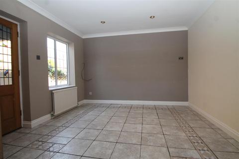 23 Daws Lea, High Wycombe, HP11 1QG