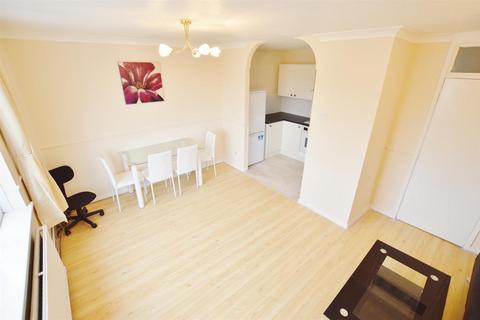 2 bedroom flat to rent, Rowan Court, London, E13