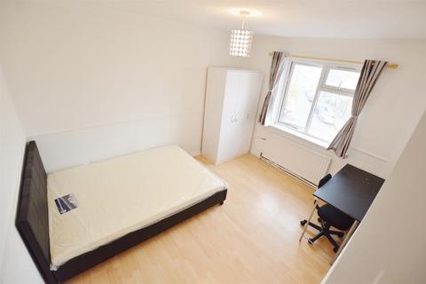 2 bedroom flat to rent, Rowan Court, London, E13