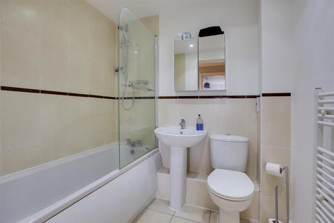 2 bedroom flat for sale - Andrews House, Tadros Court, High Wycombe HP13