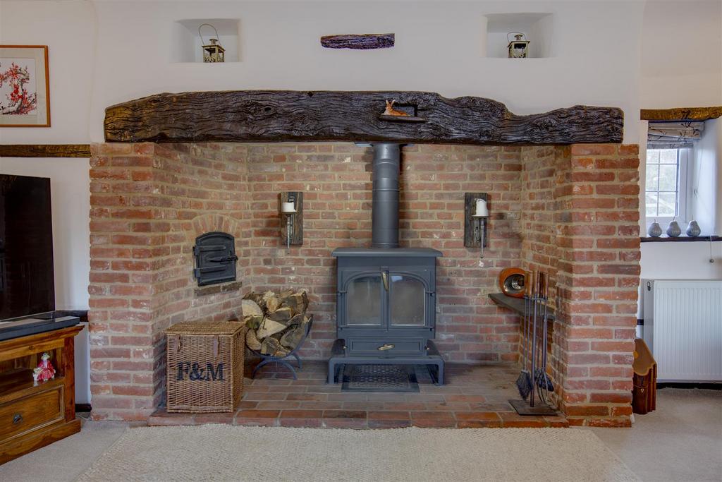 Edgewood Cottage, HP11 1 DS-25.jpg