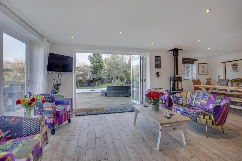 Edgewood Cottage, HP11 1 DS-14.jpg