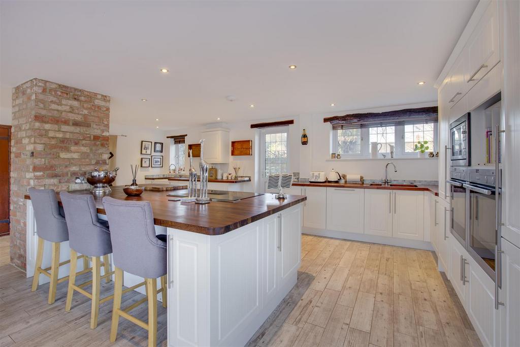 Edgewood Cottage, HP11 1 DS-17.jpg