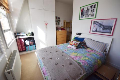 1 bedroom flat to rent - Heath Road, Twickenham